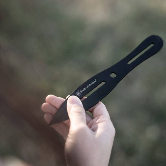 Smith & Wesson&reg; Bullseye 8" Throwing Knives, 3-Pack Black